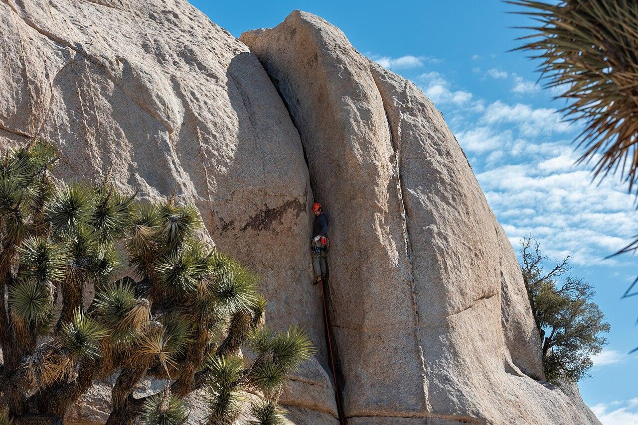攀岩谈判罚：尺度之争背后的逻辑（体能康复视角）